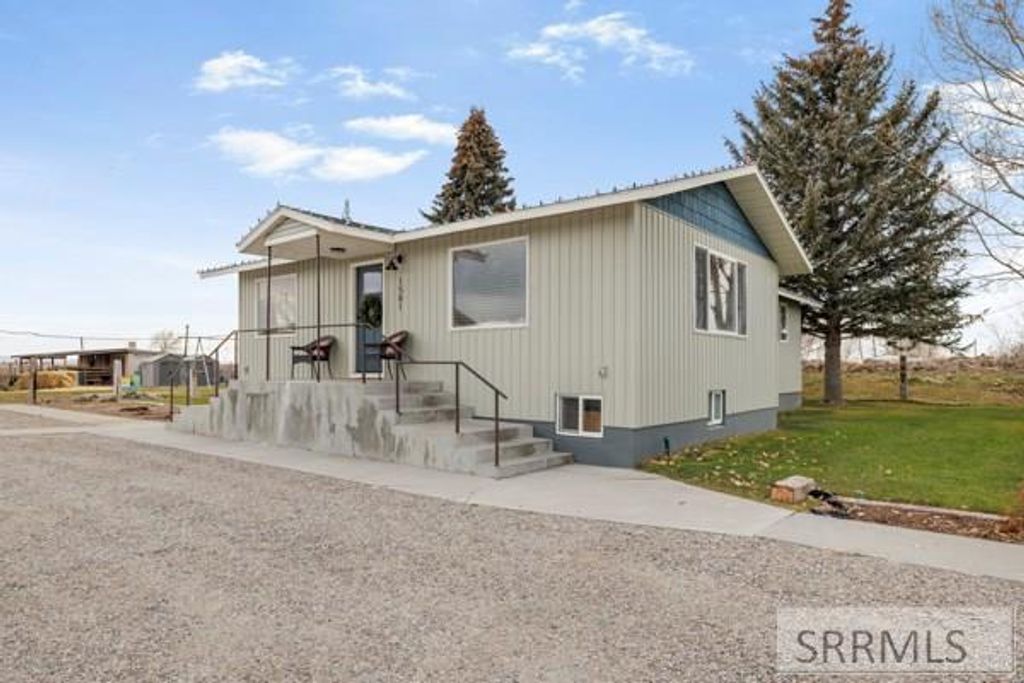 Image 3 of property listing at 1581 West 600 S, Blackfoot, ID 83262