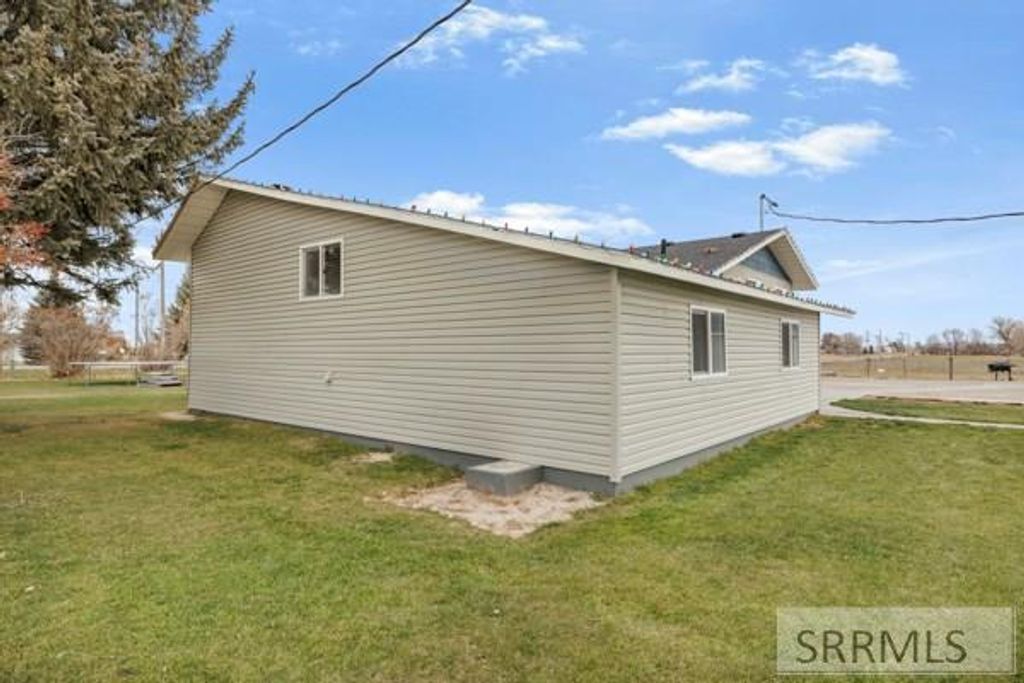 Image 8 of property listing at 1581 West 600 S, Blackfoot, ID 83262