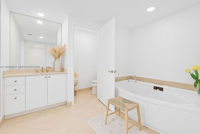 781 Crandon Blvd 106, Key Biscayne, FL 33149