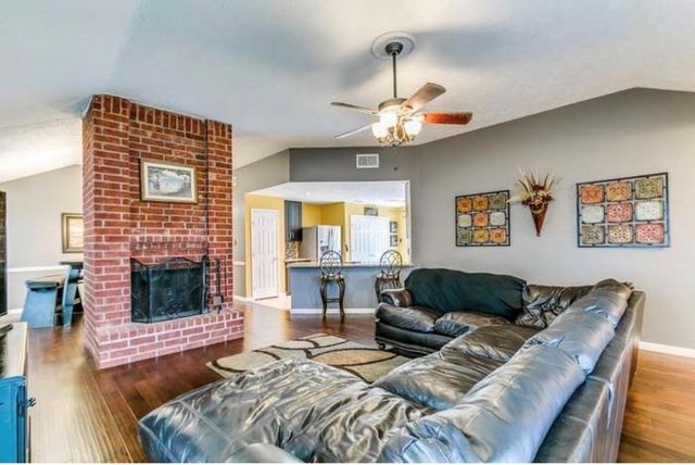 2025 Sandy Knoll Drive, Missouri City, TX 77489