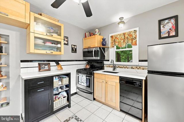 12 HIDDEN LN, Feasterville Trevose, PA 19053