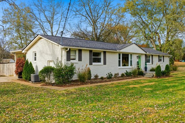 405 Meadowgreen Dr, Franklin, TN 37069