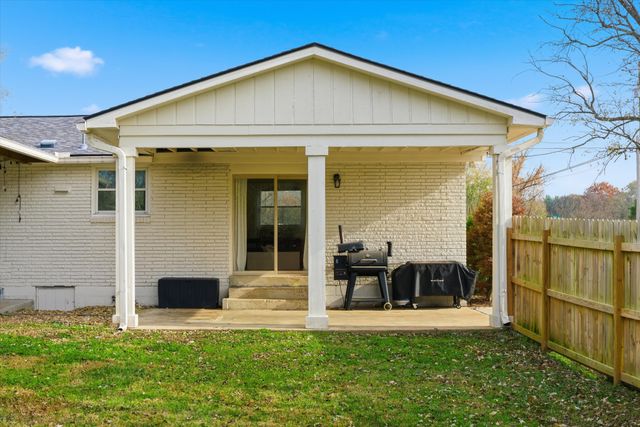 405 Meadowgreen Dr, Franklin, TN 37069