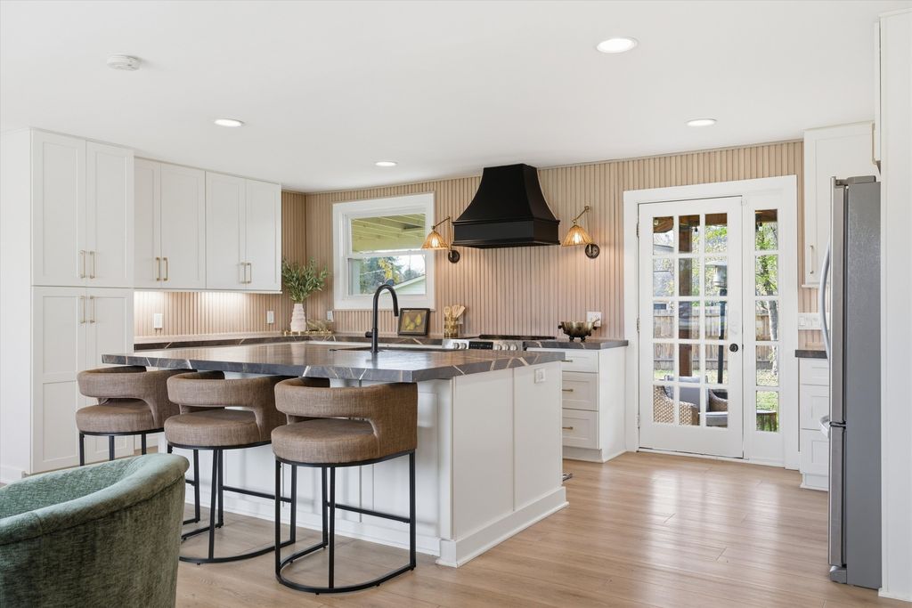 405 Meadowgreen Dr, Franklin, TN 37069