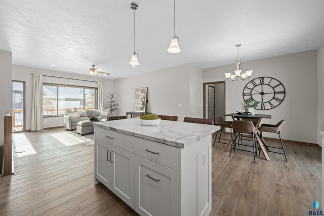 500 E Cairos Pl Place, Brandon, SD 57005