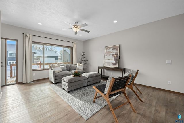 500 E Cairos Pl Place, Brandon, SD 57005