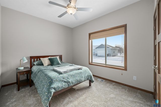 500 E Cairos Pl Place, Brandon, SD 57005