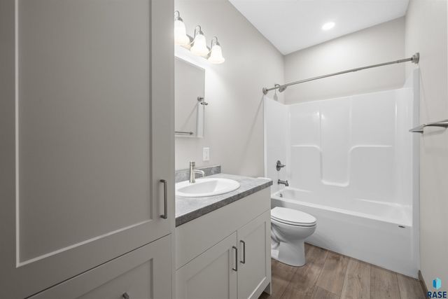 500 E Cairos Pl Place, Brandon, SD 57005