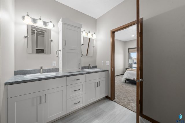 500 E Cairos Pl Place, Brandon, SD 57005