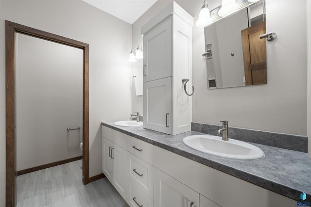 500 E Cairos Pl Place, Brandon, SD 57005