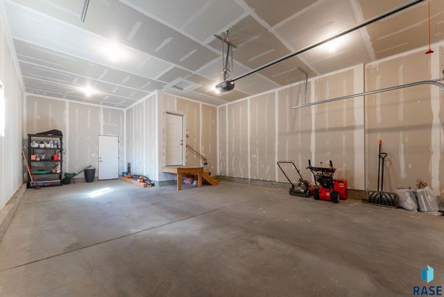 500 E Cairos Pl Place, Brandon, SD 57005