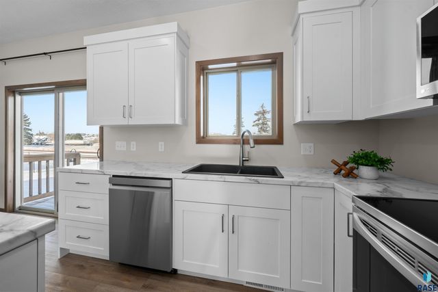 500 E Cairos Pl Place, Brandon, SD 57005