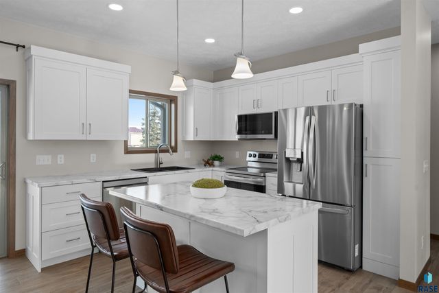 500 E Cairos Pl Place, Brandon, SD 57005