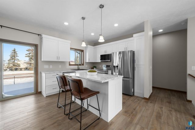 500 E Cairos Pl Place, Brandon, SD 57005