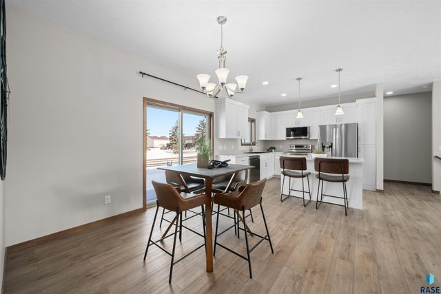 500 E Cairos Pl Place, Brandon, SD 57005