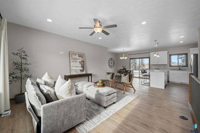 500 E Cairos Pl Place, Brandon, SD 57005