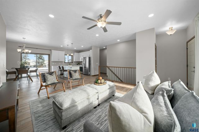 500 E Cairos Pl Place, Brandon, SD 57005