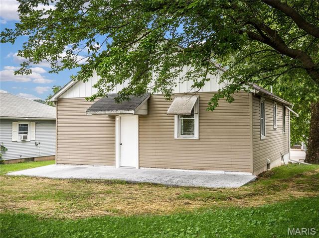 530 Poplar Street, Highland, IL 62249