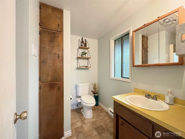 242 Agnew Parkway, Port Angeles, WA 98362