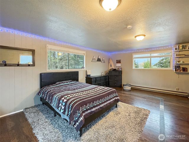 242 Agnew Parkway, Port Angeles, WA 98362