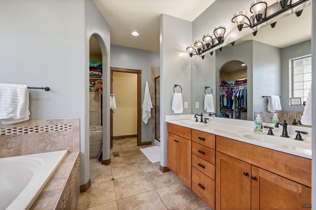 6718 KENNEMER DR, Rapid City, SD 57702
