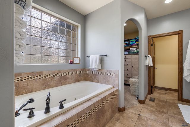 6718 KENNEMER DR, Rapid City, SD 57702