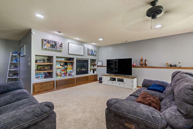 6718 KENNEMER DR, Rapid City, SD 57702
