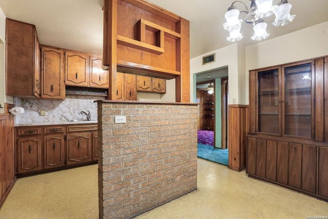 610 PILGRIM DR, San Antonio, TX 78213