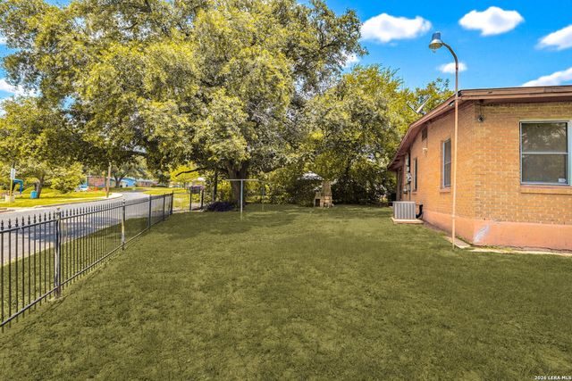 610 PILGRIM DR, San Antonio, TX 78213