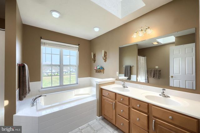 1191 LEDGE DR, York, PA 17408