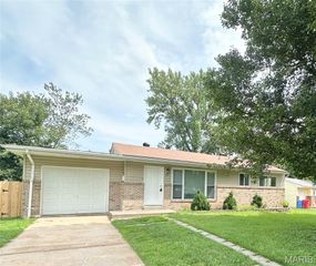 17 Montclair Court, Florissant, MO 63033