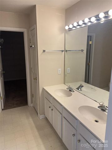 2840 Old Ironside Drive, Charlotte, NC 28213