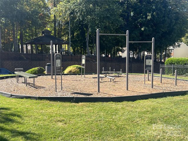 2840 Old Ironside Drive, Charlotte, NC 28213