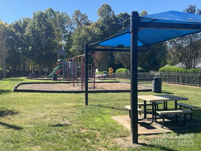 2840 Old Ironside Drive, Charlotte, NC 28213