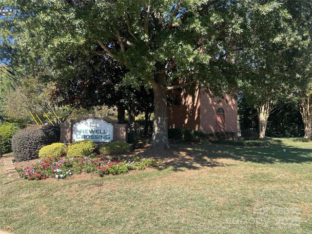 2840 Old Ironside Drive, Charlotte, NC 28213