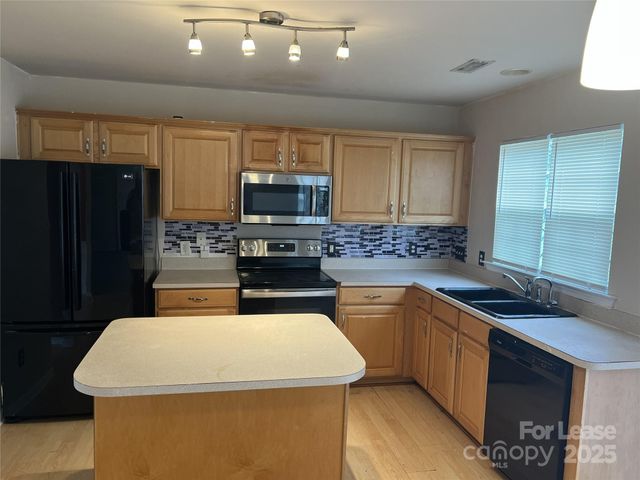 2840 Old Ironside Drive, Charlotte, NC 28213