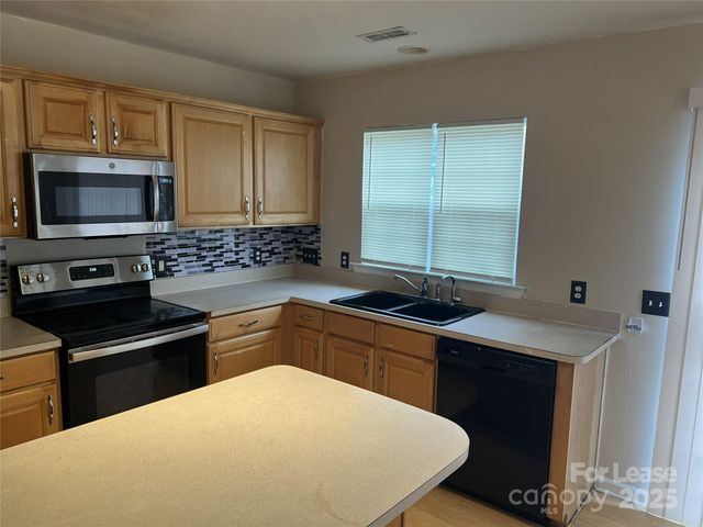 2840 Old Ironside Drive, Charlotte, NC 28213