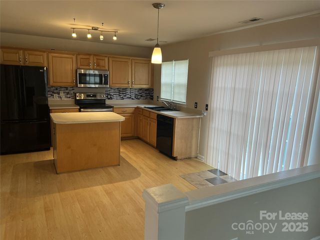 2840 Old Ironside Drive, Charlotte, NC 28213