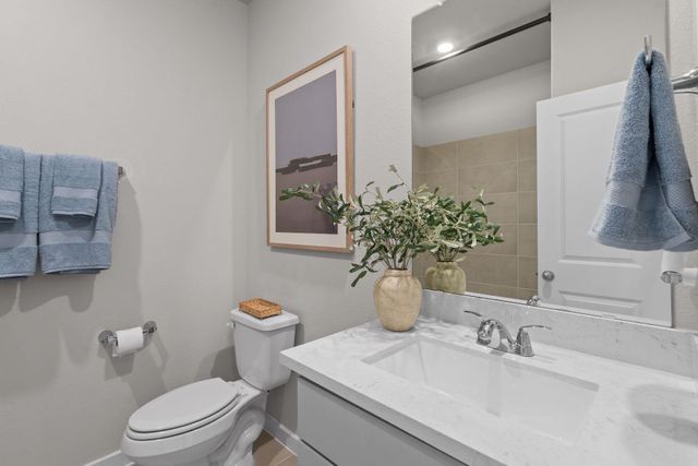 25533 Flora Bella LN, Elgin, TX 78621