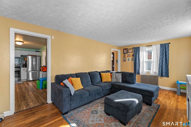 32 Sunset Road, Hamden, CT 06518