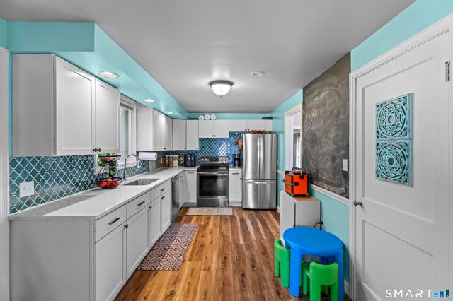 32 Sunset Road, Hamden, CT 06518