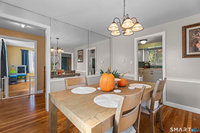 32 Sunset Road, Hamden, CT 06518