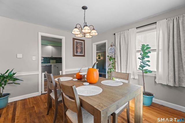 32 Sunset Road, Hamden, CT 06518