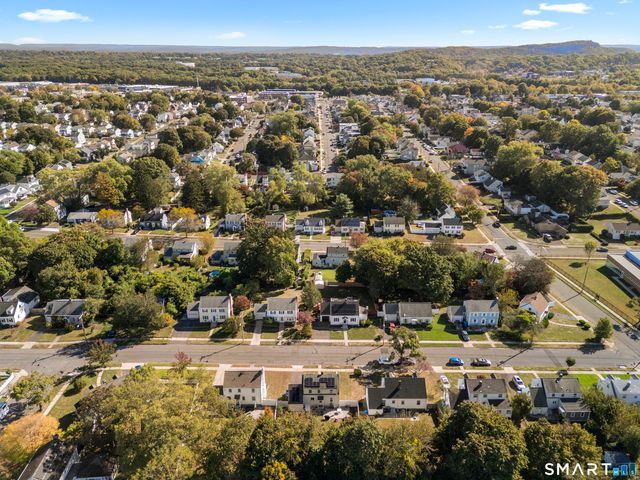 32 Sunset Road, Hamden, CT 06518