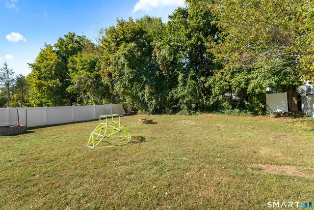 32 Sunset Road, Hamden, CT 06518