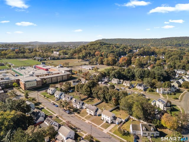 32 Sunset Road, Hamden, CT 06518