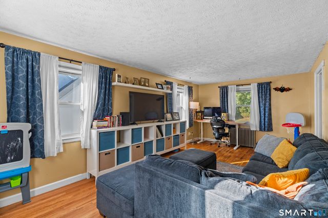 32 Sunset Road, Hamden, CT 06518