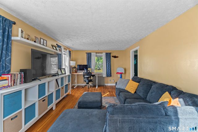 32 Sunset Road, Hamden, CT 06518