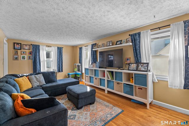 32 Sunset Road, Hamden, CT 06518