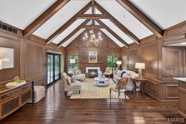 139 Ladue Lake Drive, Creve Coeur, MO 63141